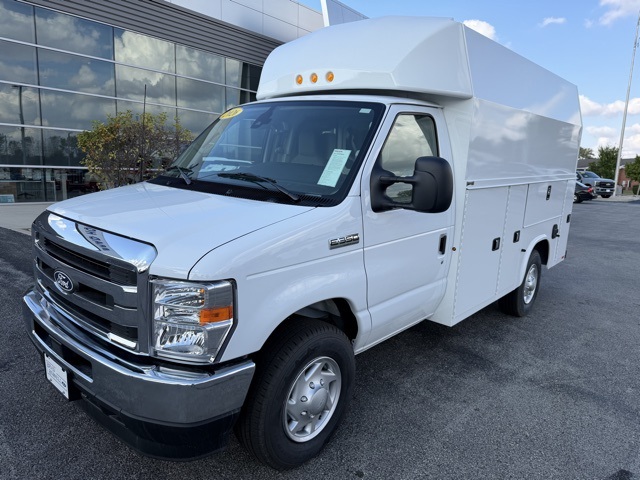 New 2026 Ford E-350 - photo 2