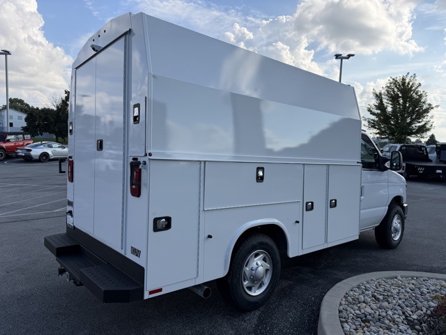 New 2026 Ford E-350 Cutaway - photo 6
