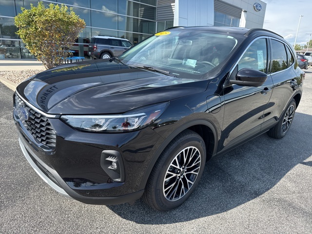 New 2025 Ford Escape - photo 2