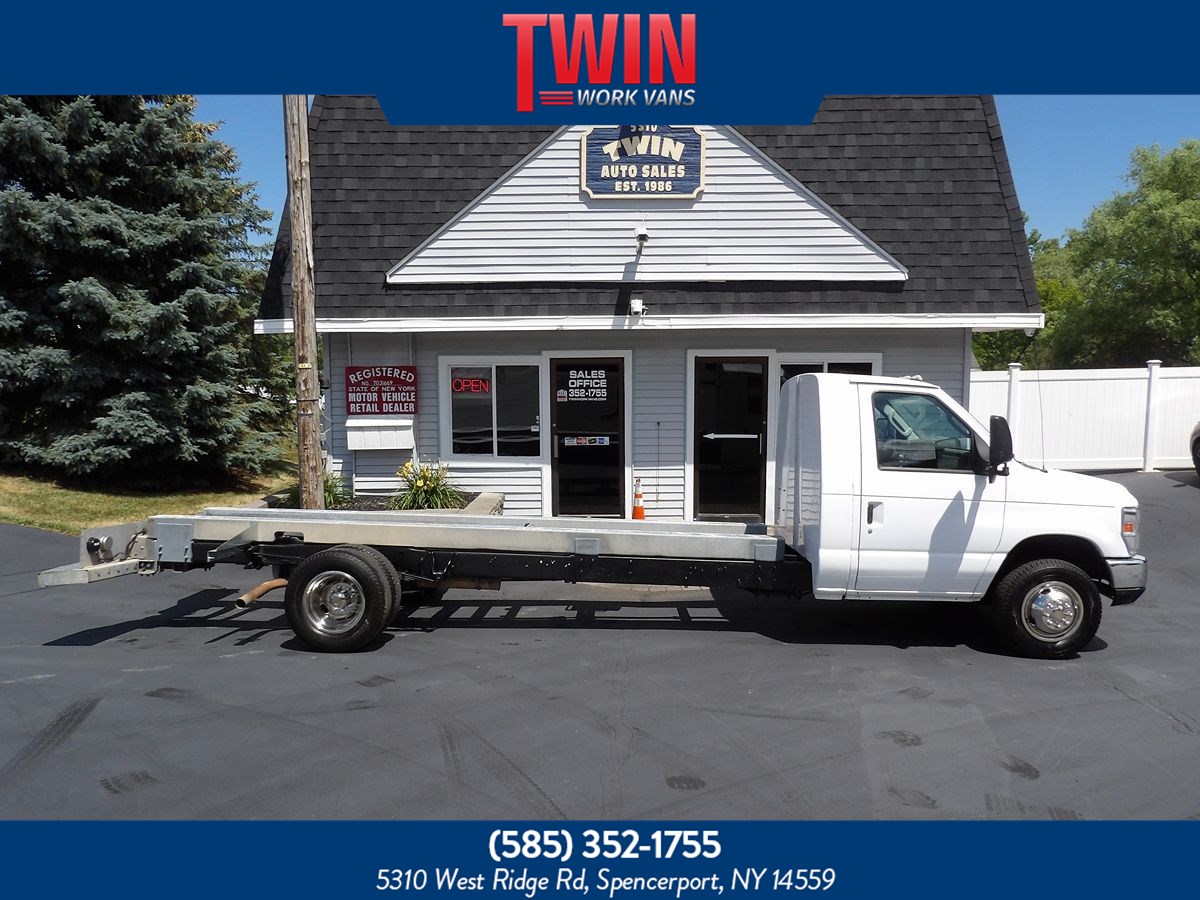 Used 2011 Ford E-450 - photo 1