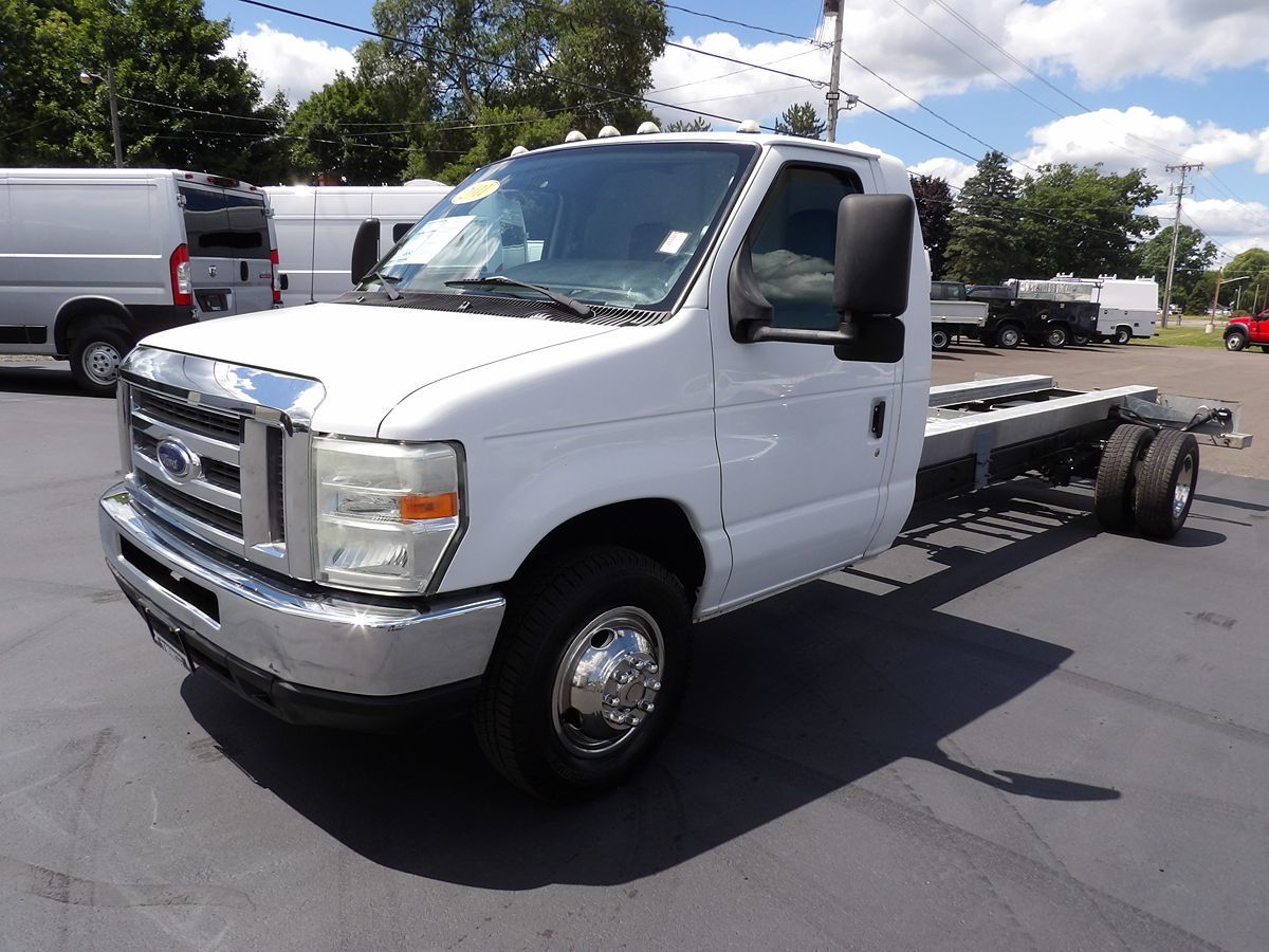 Used 2011 Ford E-450 Cutaway - photo 3