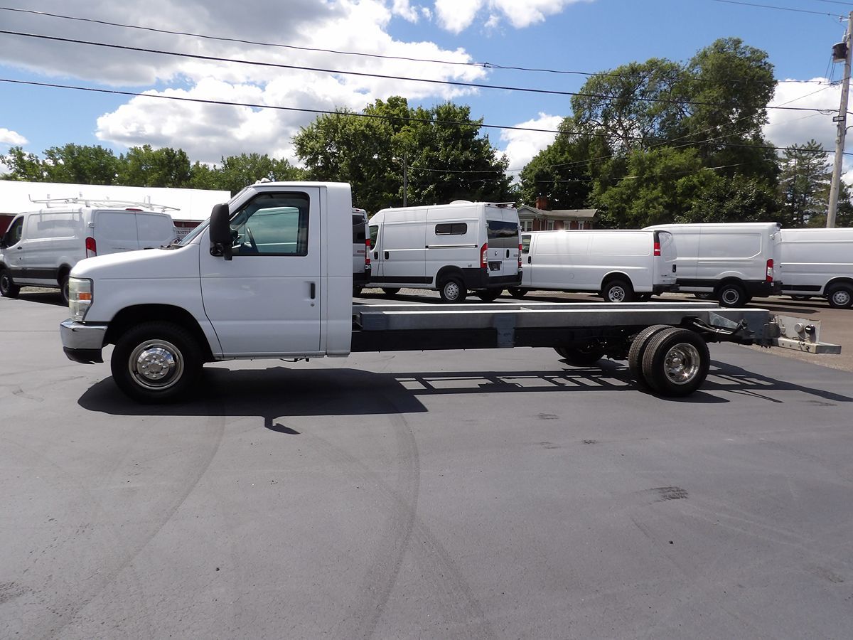 Used 2011 Ford E-450 Cutaway - photo 4