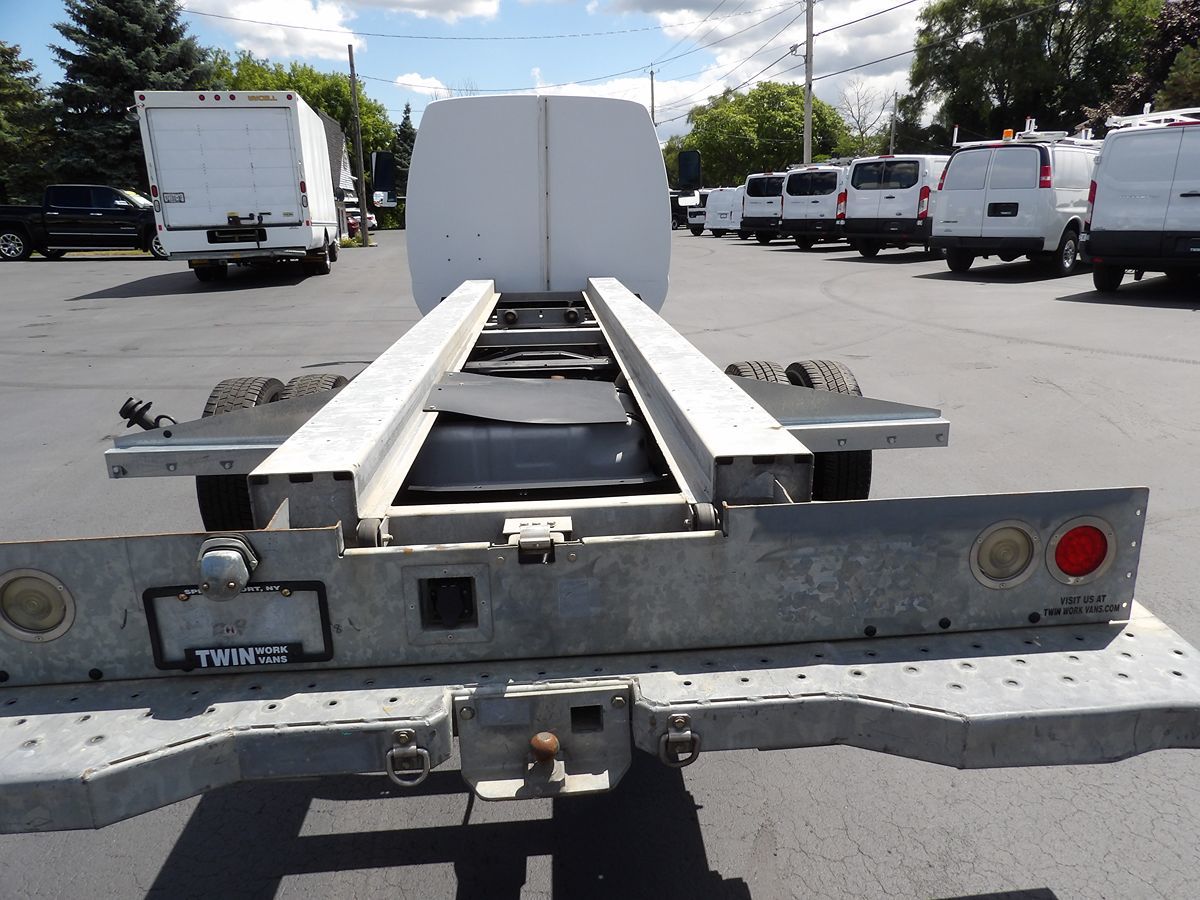 Used 2011 Ford E-450 Cutaway - photo 7