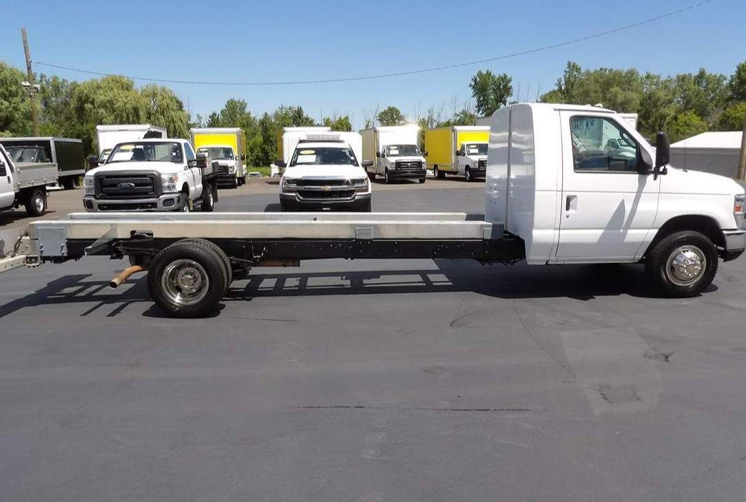 Used 2011 Ford E-450 Cutaway - photo 9