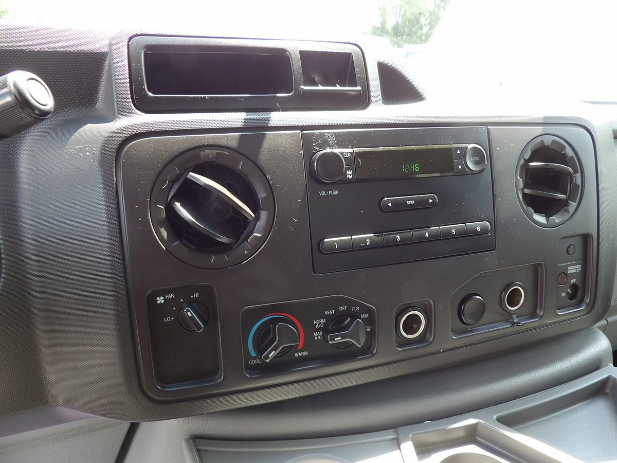Used 2011 Ford E-450 Cutaway - photo 23