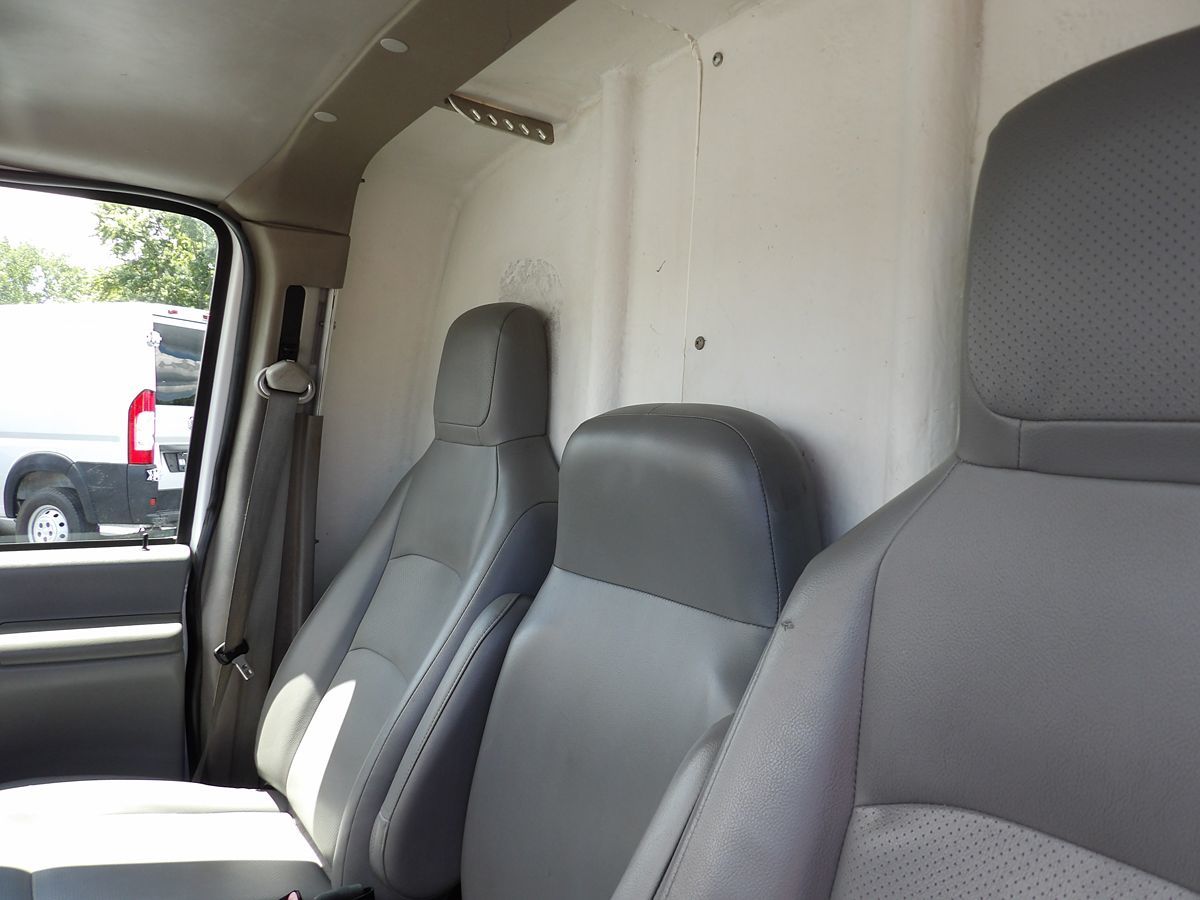 Used 2011 Ford E-450 Cutaway - photo 26