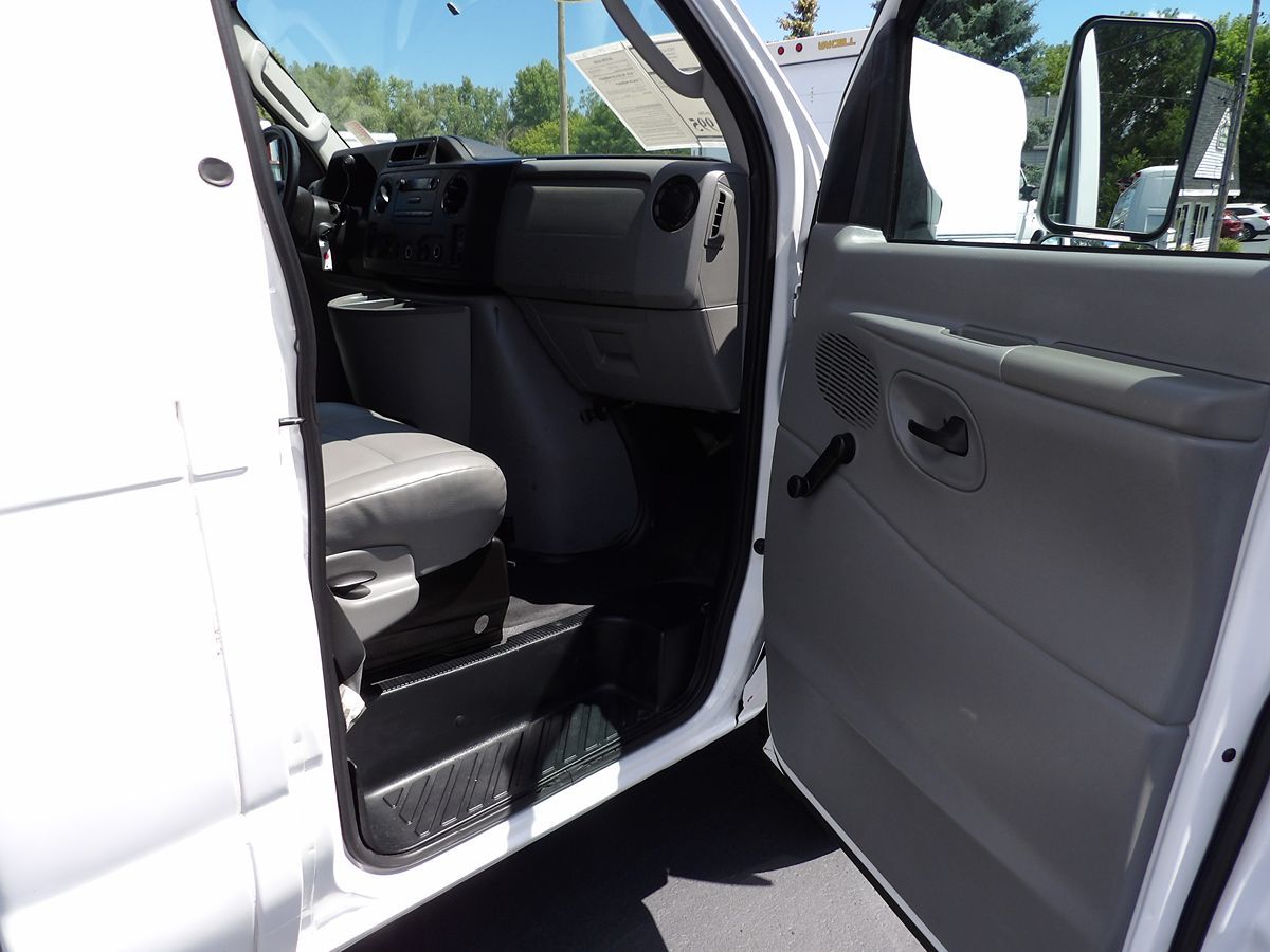 Used 2011 Ford E-450 Cutaway - photo 27