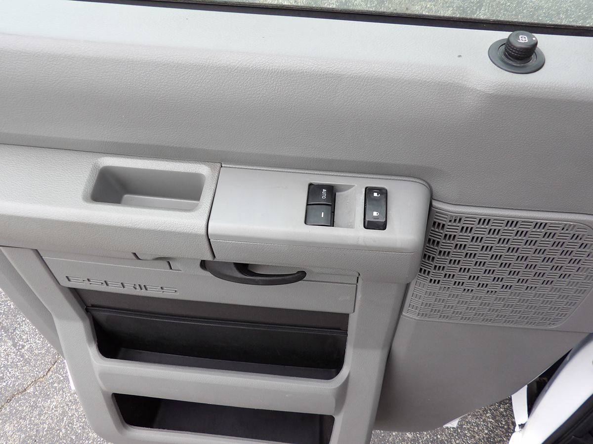 Used 2021 Ford E-350 Cutaway - photo 24