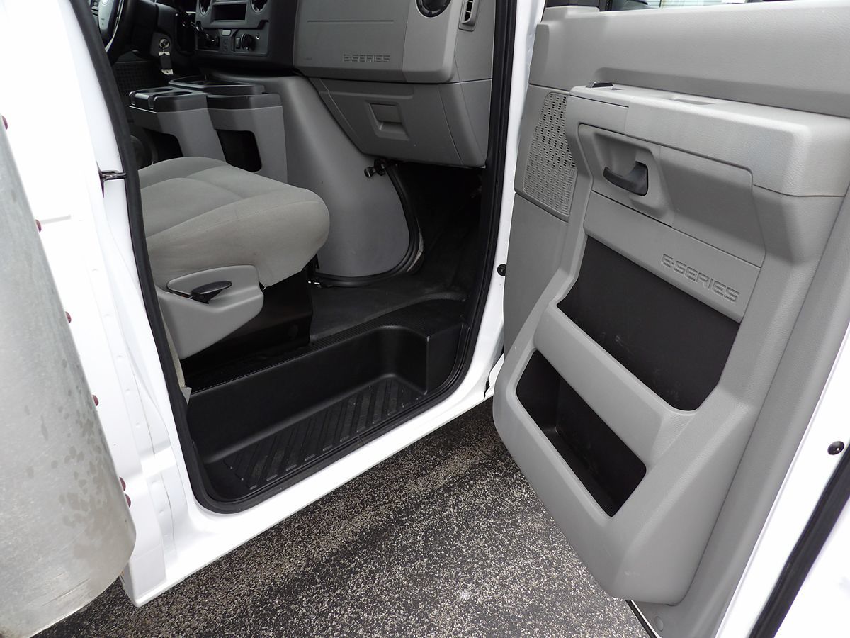 Used 2021 Ford E-350 Cutaway - photo 32