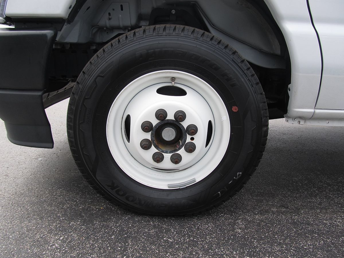 Used 2023 Ford E-350 Cutaway - photo 7