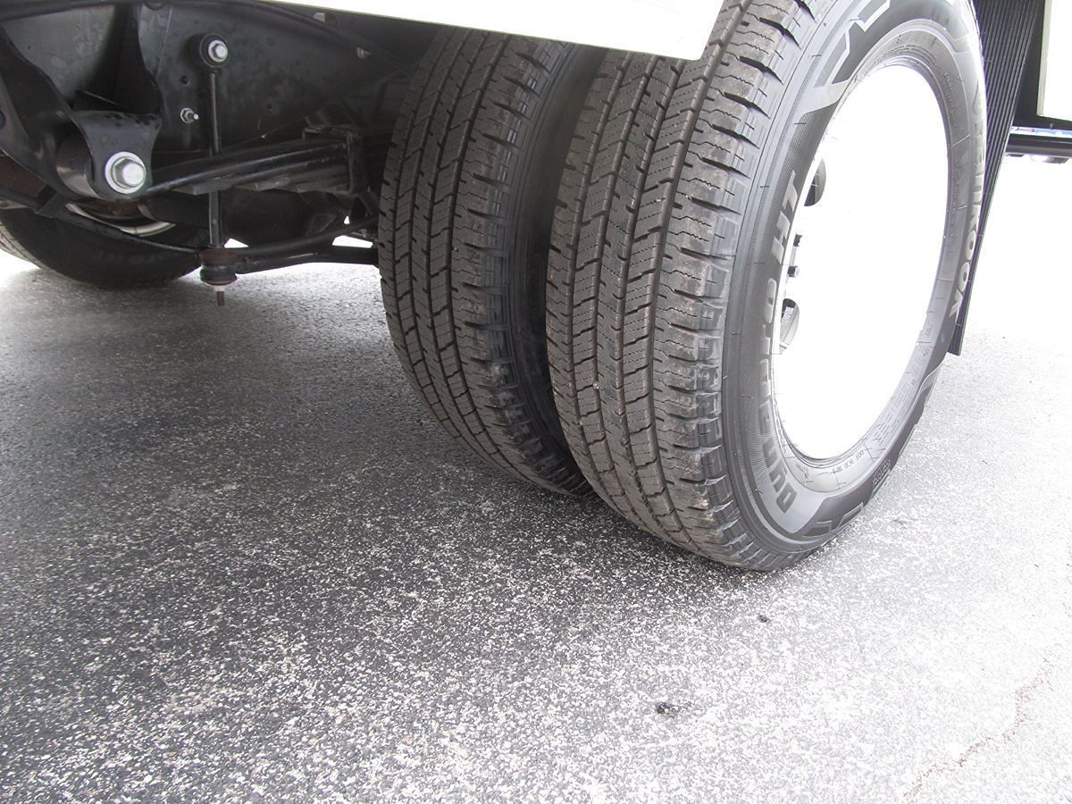 Used 2023 Ford E-350 Cutaway - photo 8