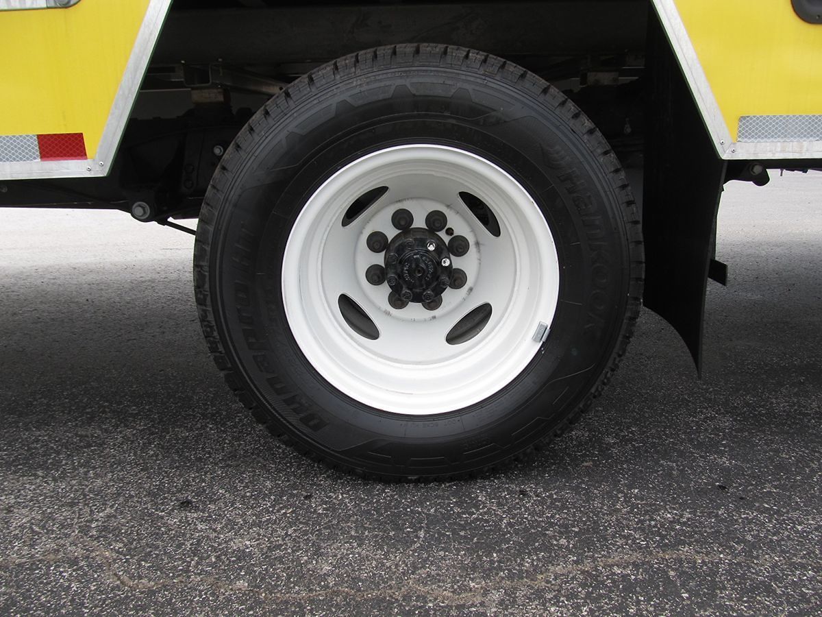 Used 2023 Ford E-350 Cutaway - photo 14