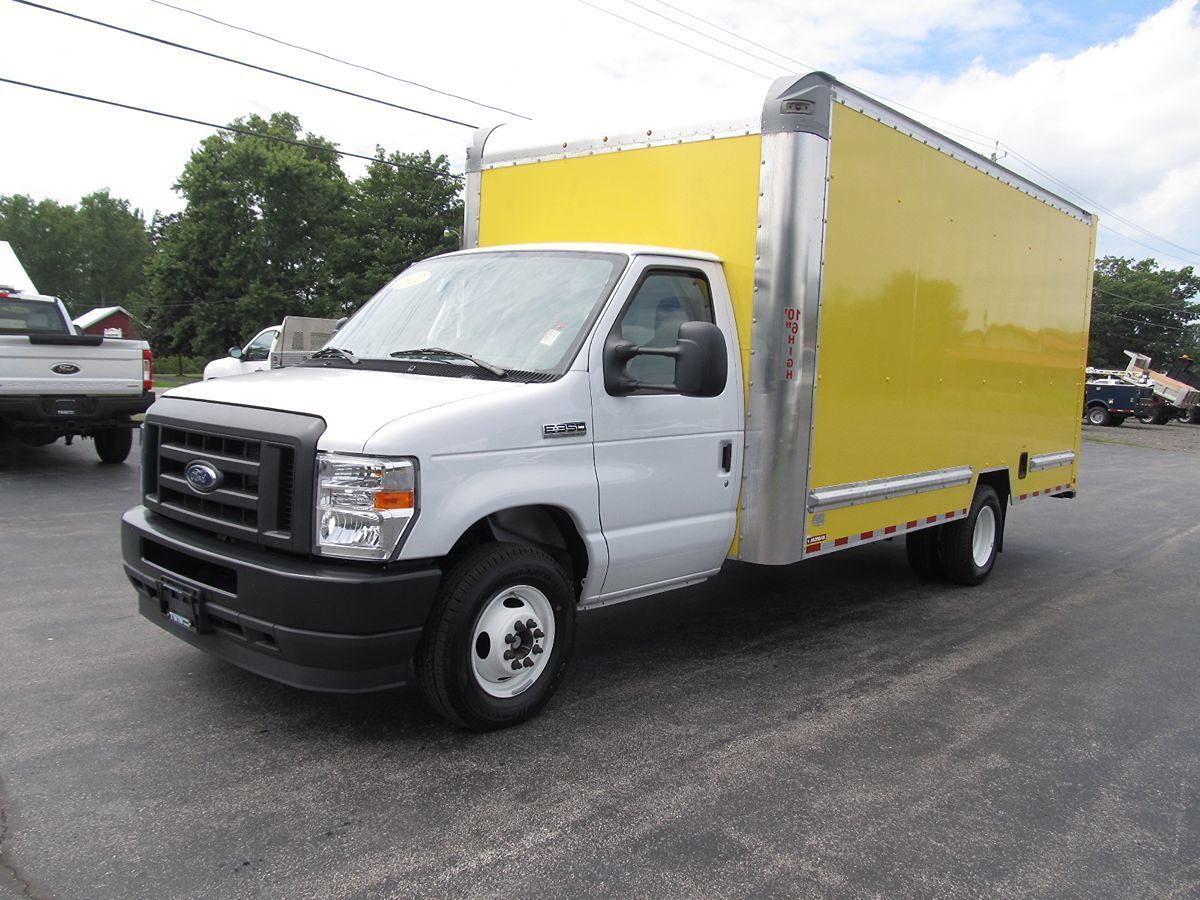 Used 2023 Ford E-350 Cutaway - photo 5