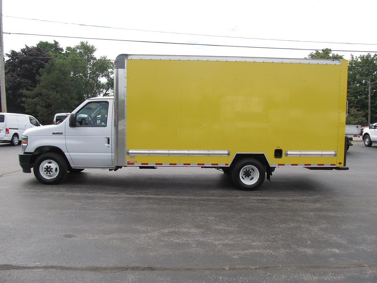 Used 2023 Ford E-350 Cutaway - photo 6