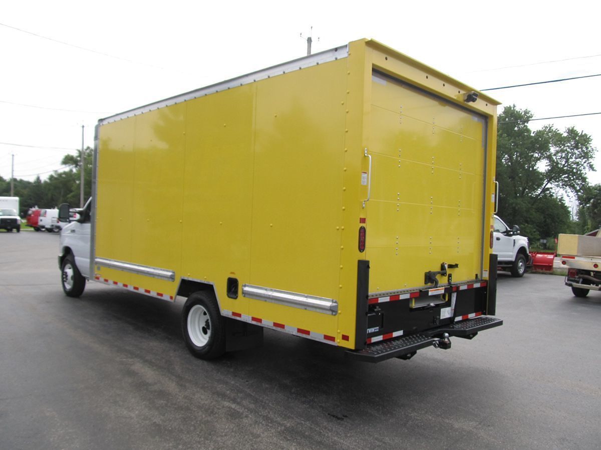 Used 2023 Ford E-350 Cutaway - photo 8
