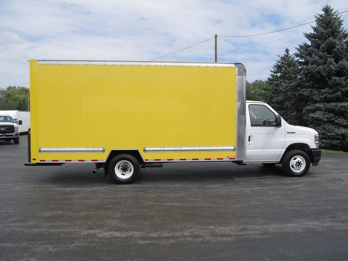 Used 2023 Ford E-350 Cutaway - photo 10