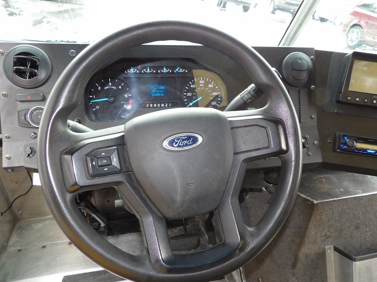 Used 2023 Ford E-450 Stripped Chassis - photo 10