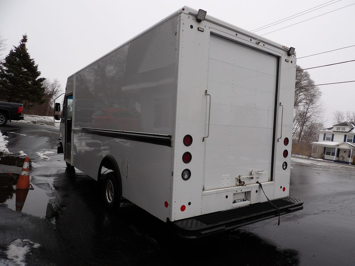 Used 2023 Ford E-450 Stripped Chassis - photo 4