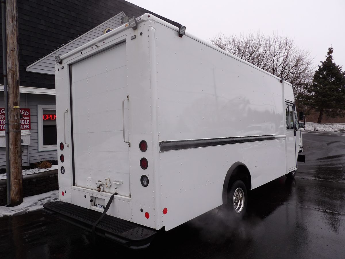 Used 2023 Ford E-450 Stripped Chassis - photo 5