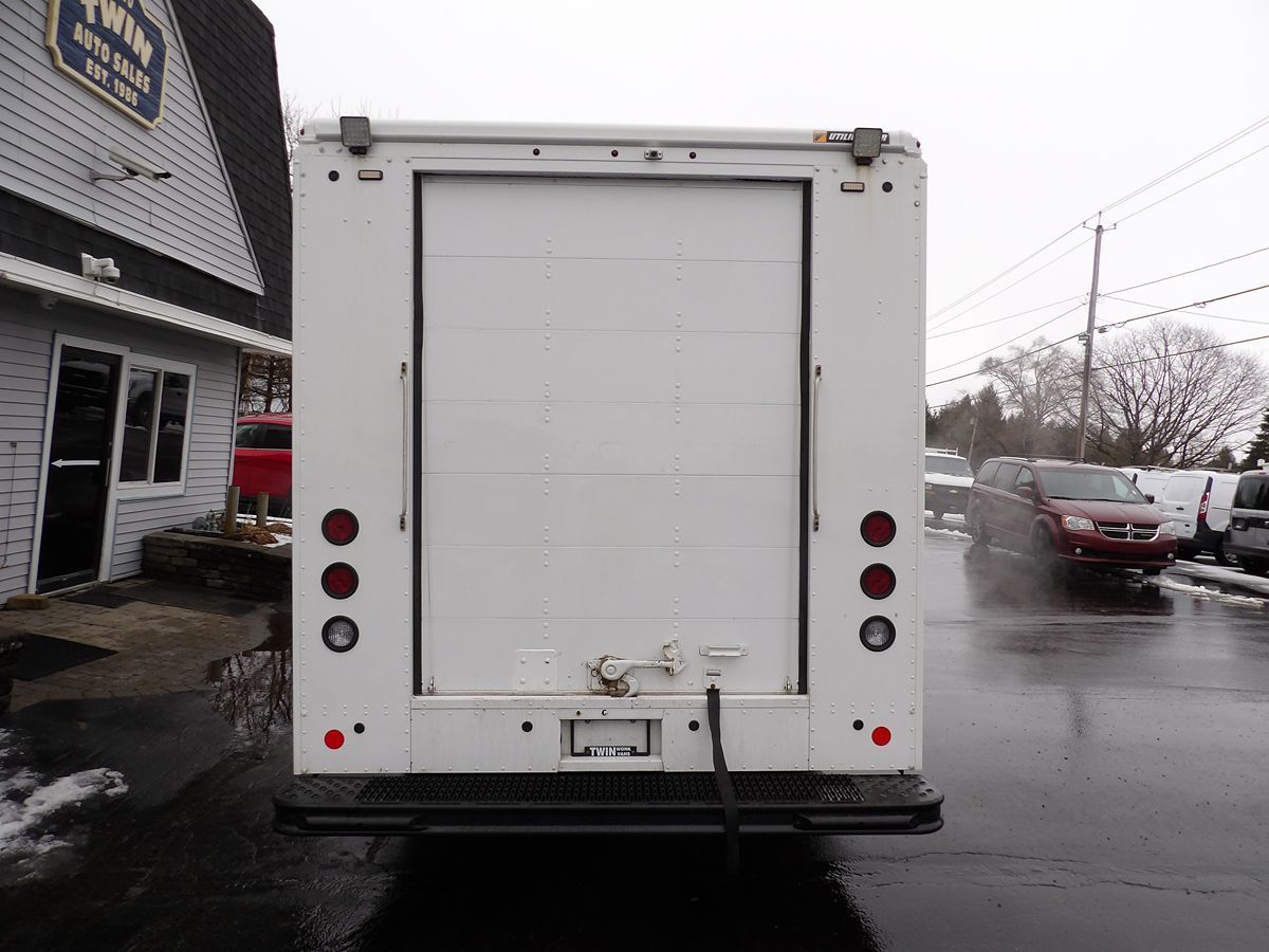 Used 2023 Ford E-450 Stripped Chassis - photo 6