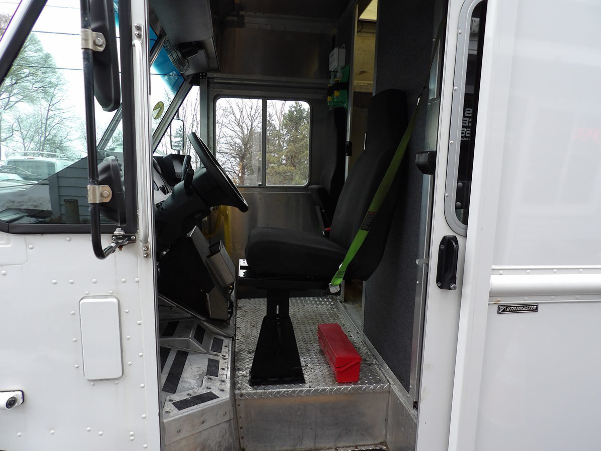 Used 2023 Ford E-450 Stripped Chassis - photo 8