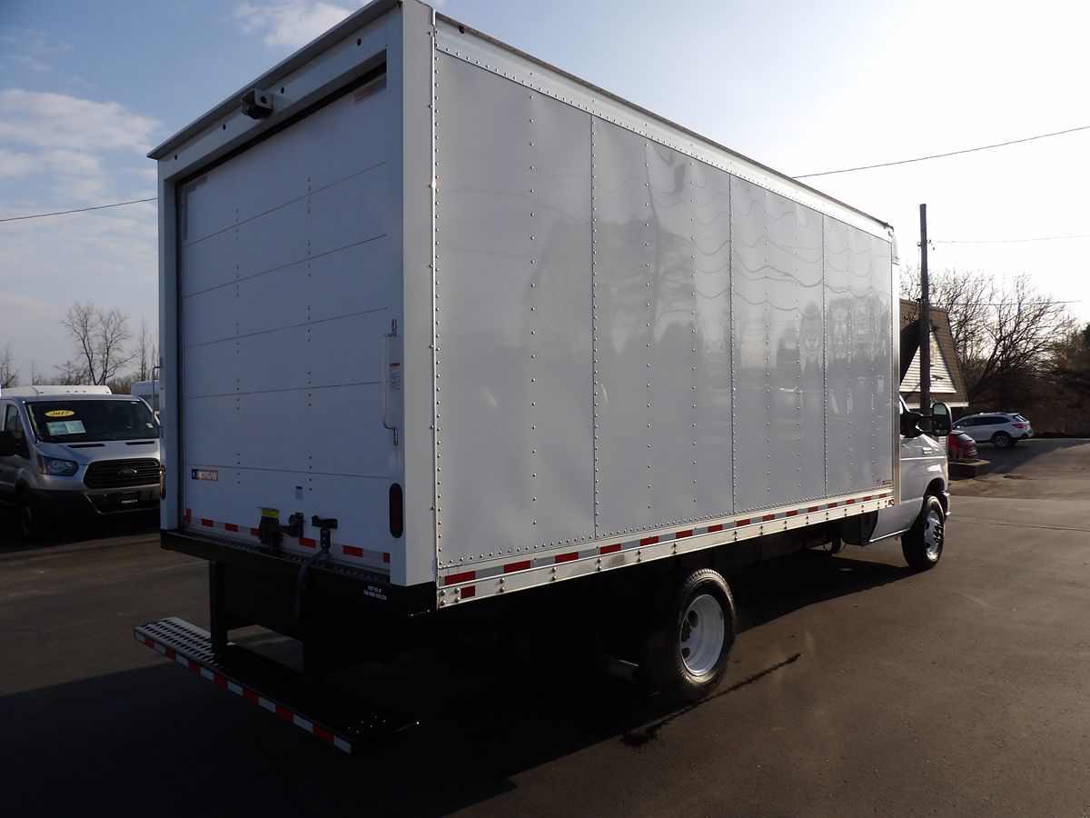 Used 2022 Ford E-350 Cutaway - photo 13
