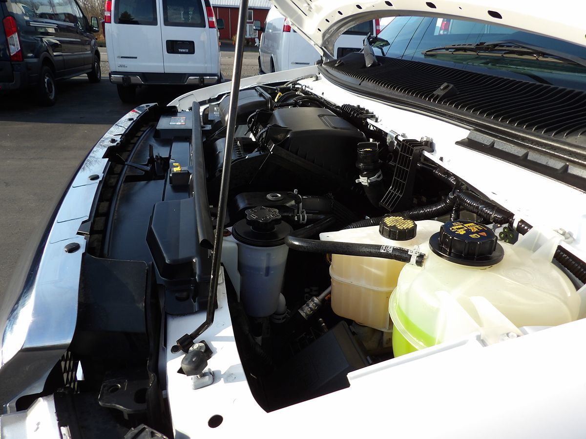 Used 2022 Ford E-350 Cutaway - photo 18