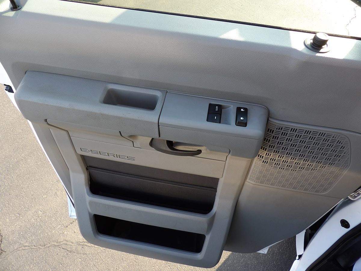 Used 2022 Ford E-350 Cutaway - photo 26