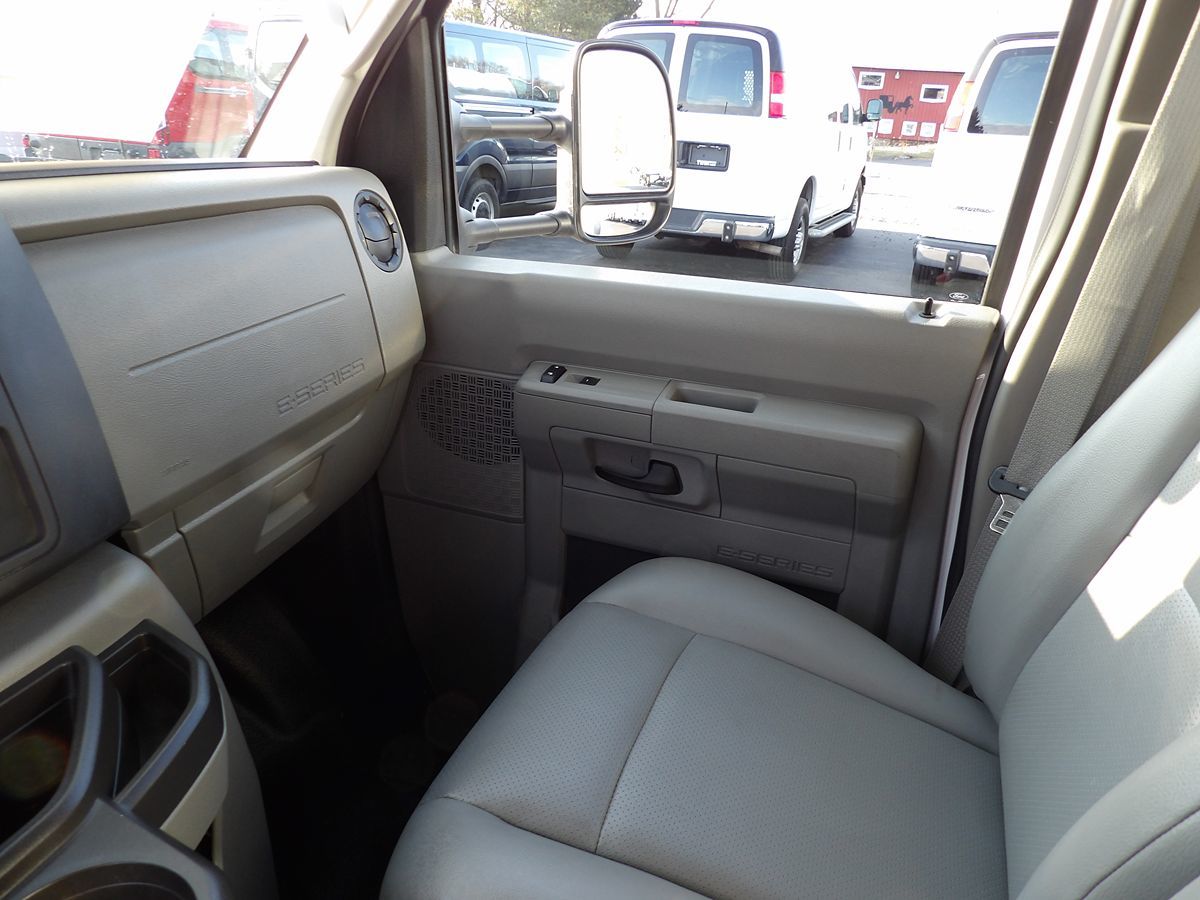 Used 2022 Ford E-350 Cutaway - photo 32