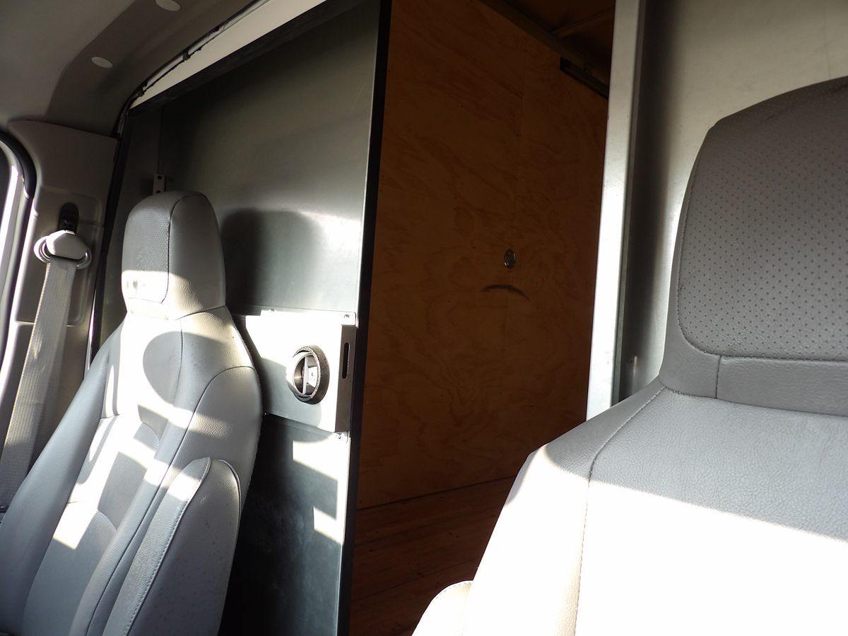 Used 2022 Ford E-350 Cutaway - photo 33