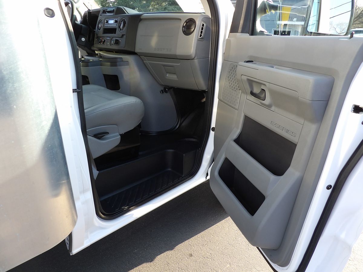 Used 2022 Ford E-350 Cutaway - photo 34