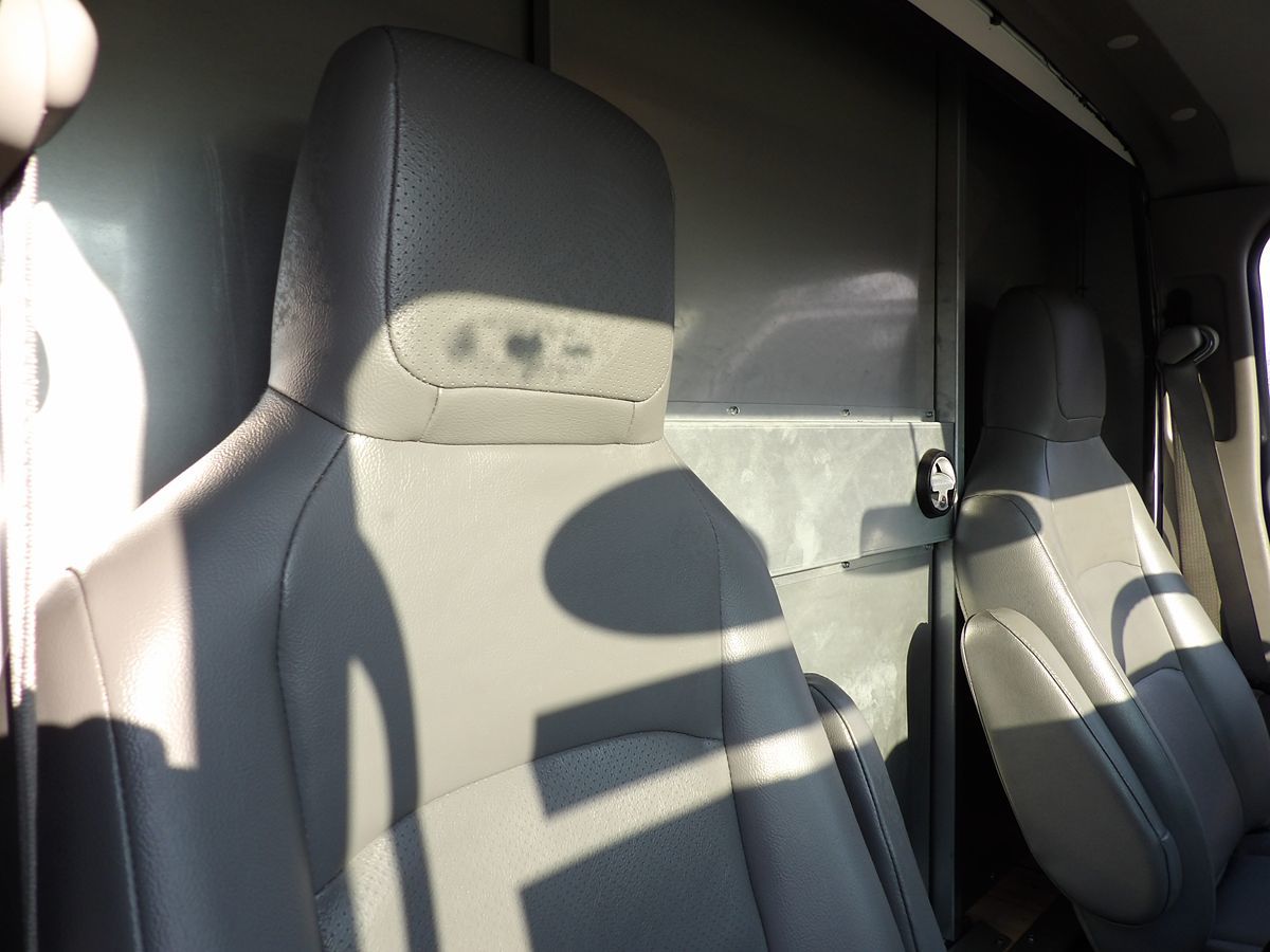 Used 2022 Ford E-350 Cutaway - photo 36