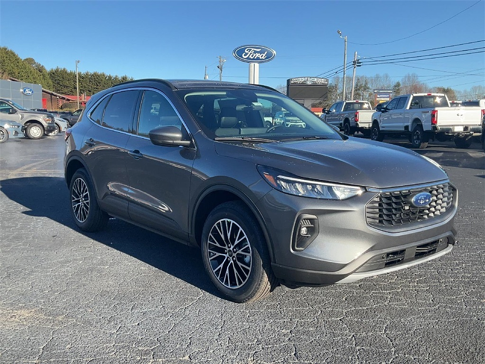 New 2025 Ford Escape - photo 3