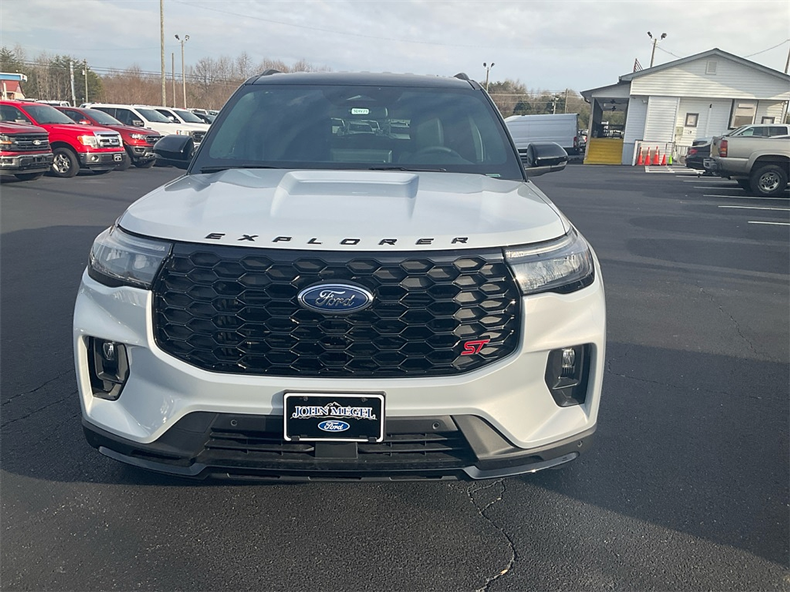 New 2026 Ford Explorer - photo 2