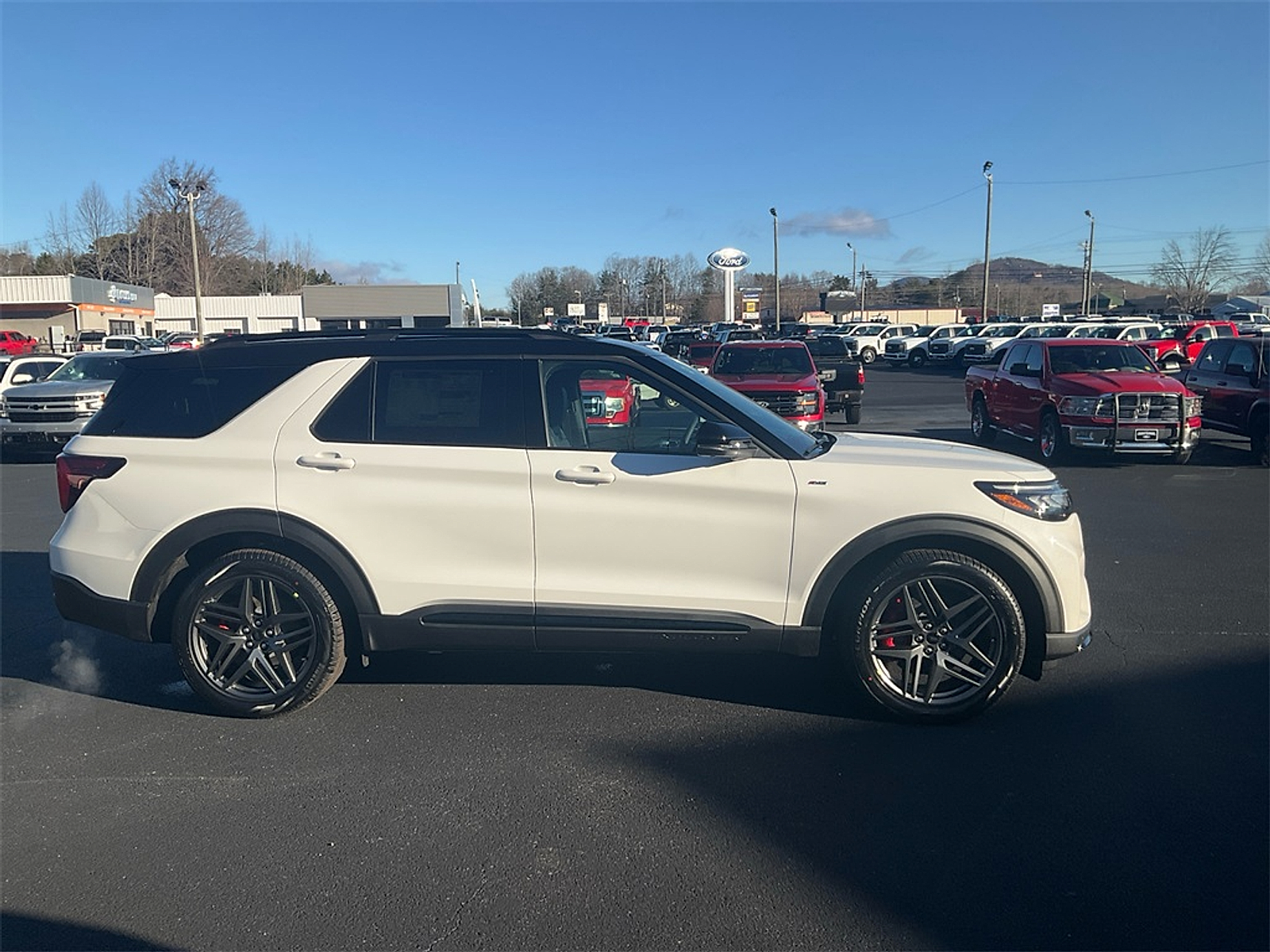 New 2026 Ford Explorer ST-Line - photo 4