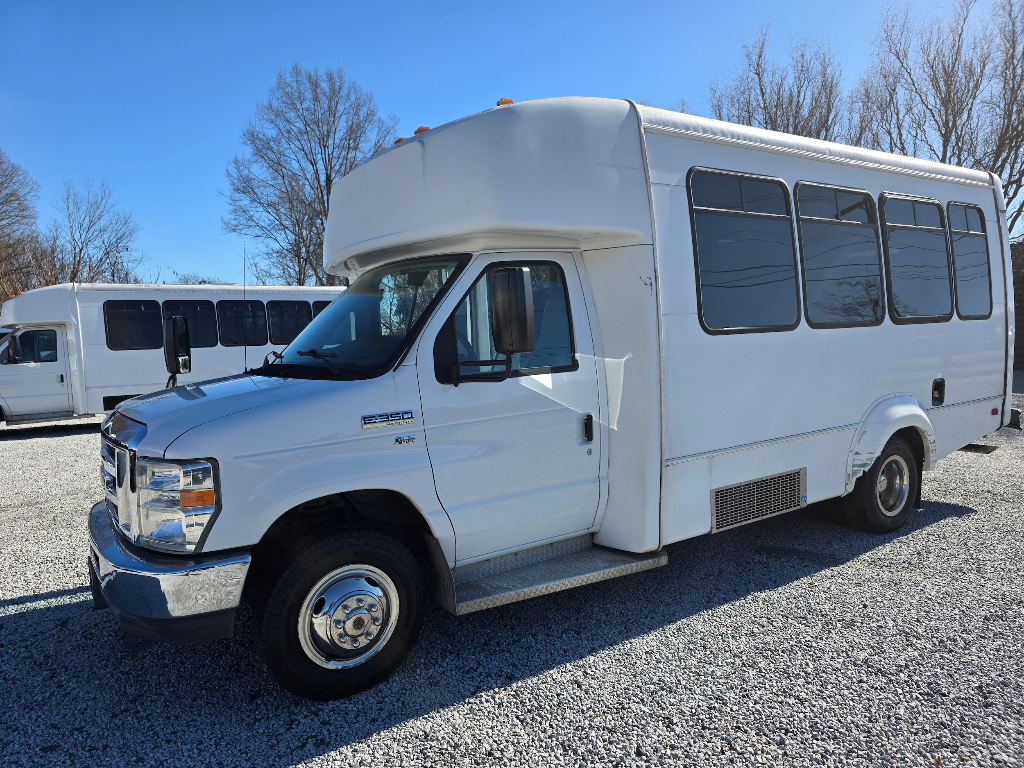 Used 2015 Ford E-350 - photo 2