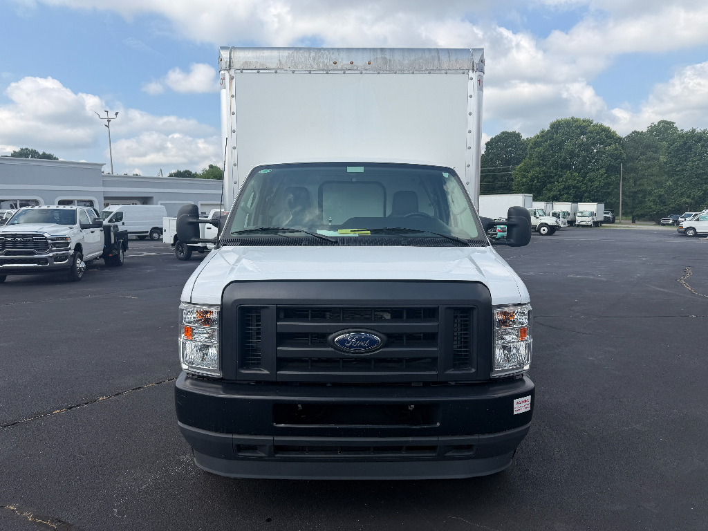 Used 2025 Ford E-450 - photo 2