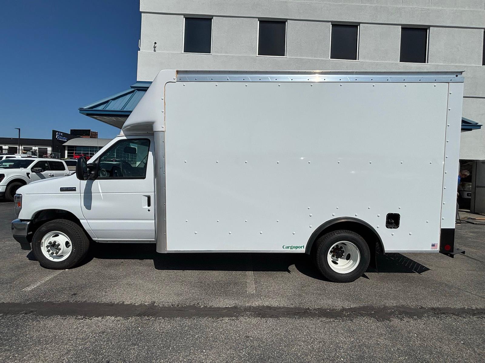 New 2025 Ford E-350 - photo 2