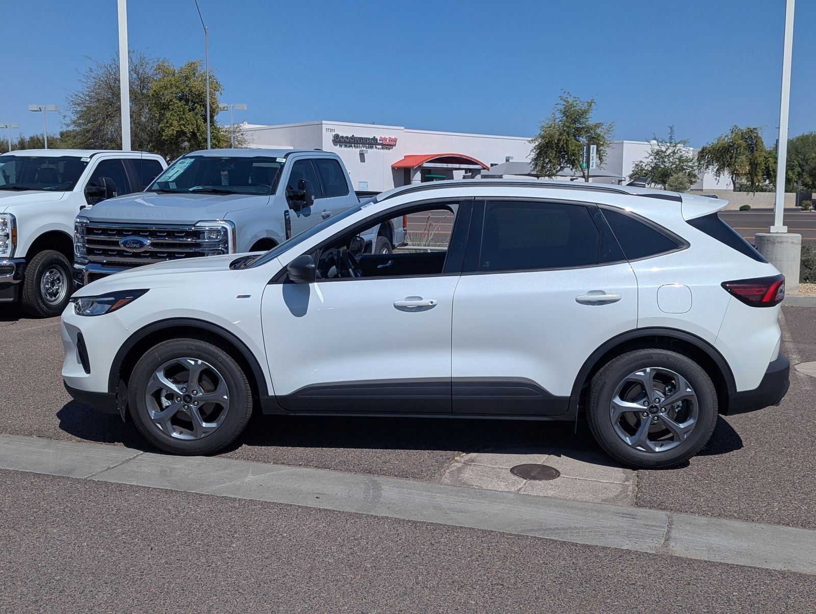 New 2025 Ford Escape ST-Line - photo 32