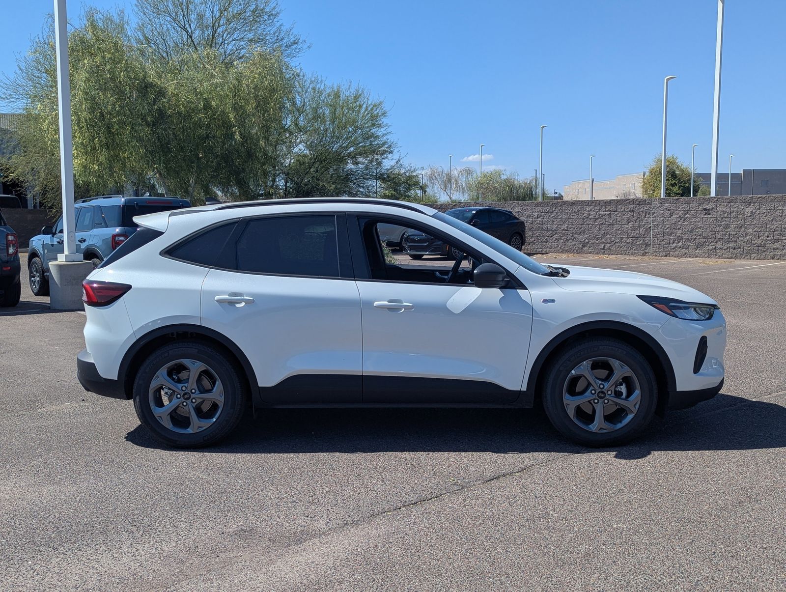 New 2025 Ford Escape ST-Line - photo 38