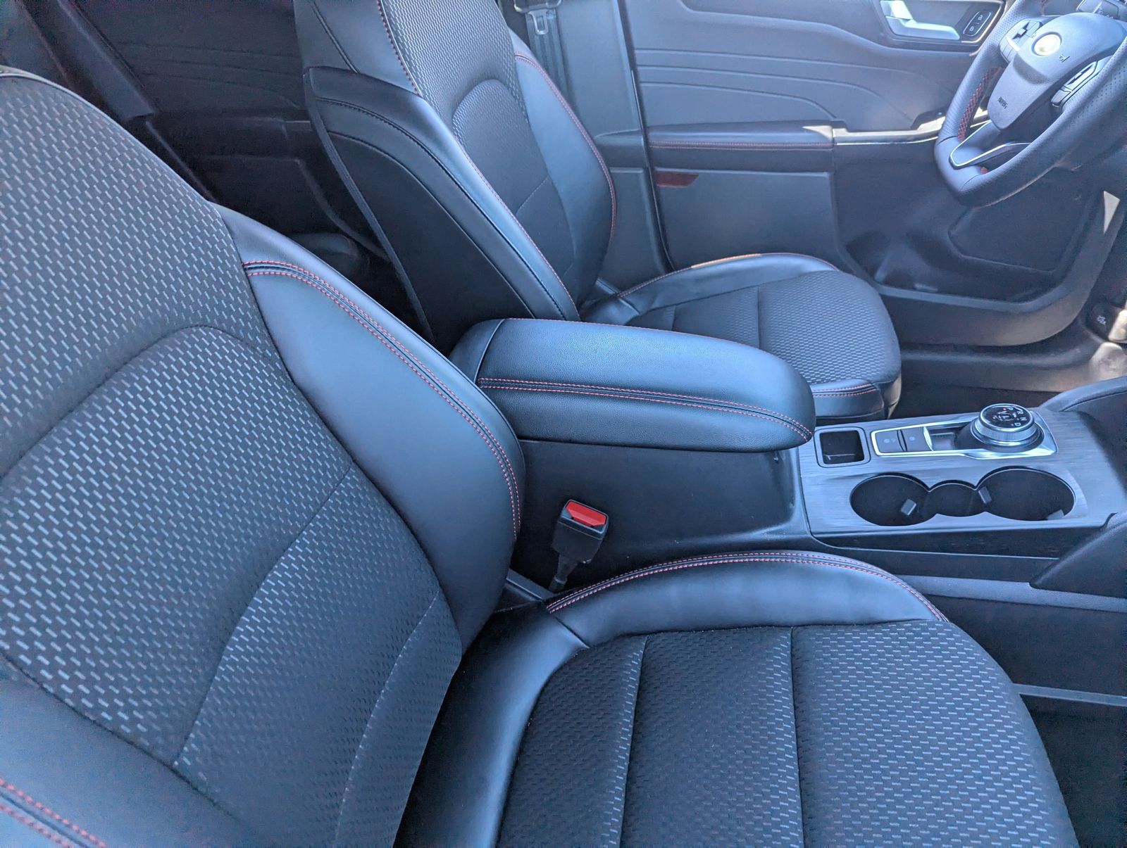 New 2025 Ford Escape ST-Line - photo 43