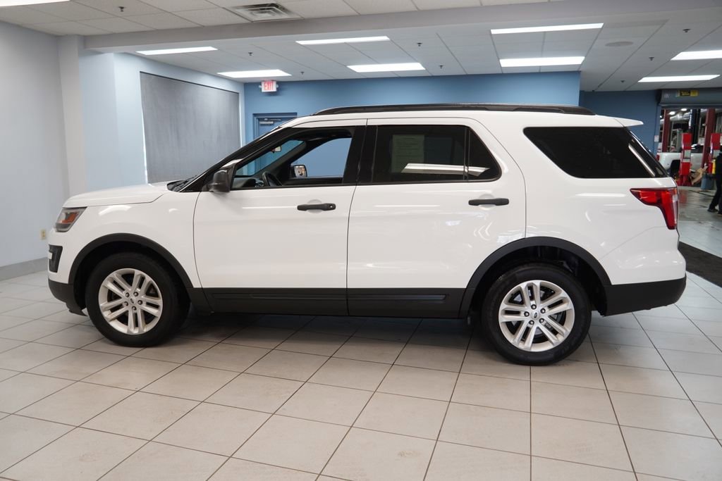 Used 2017 Ford Explorer - photo 2